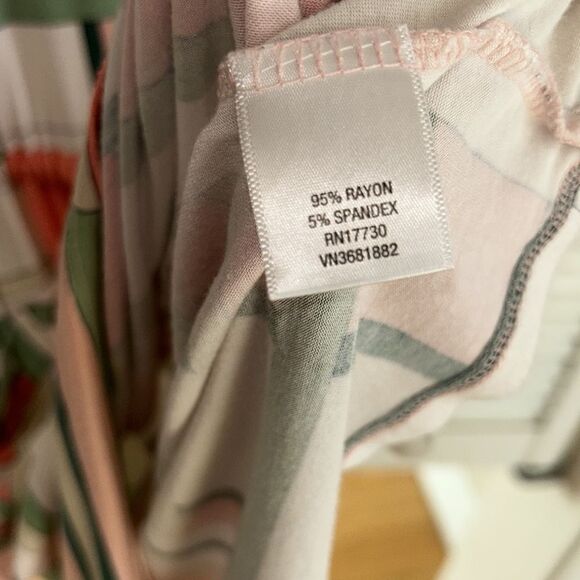 Limited Edition Beach 🏖️ Dress 🖼️ Deco Look 👀Miamibased hotel 🏨 The Webster - Picture 8 of 17